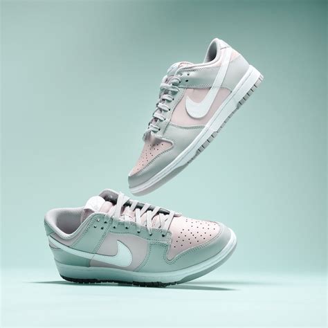 Women's Nike Dunks 